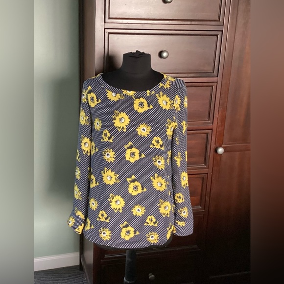 Banana Republic Saranda Floral Hi Lo Top Shirt Ballet Neck Navy Polka Dot EUC - Picture 2 of 8